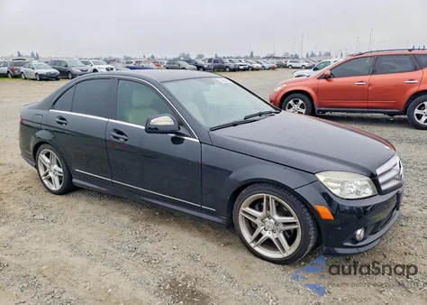 2008 Mercedes-Benz C 350 z USA, uszkodzony, nr VIN WDDGF56X98F092366